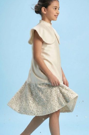 صورة فستان سهرة سكري بنهايات في الفساتن لماعه